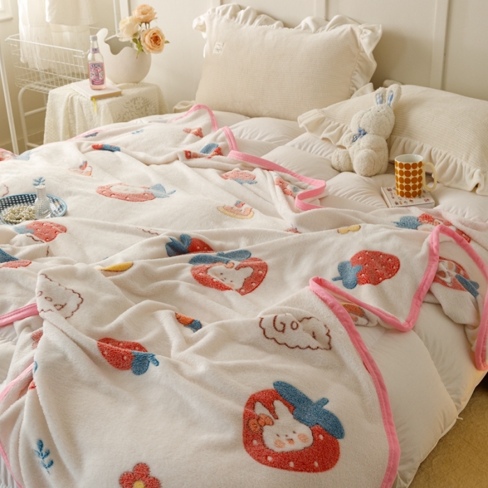 91家纺网 家纺一手货源 找家纺 慕尚2022新款雪花绒毛毯印花牛奶绒盖毯沙发午睡毯子草莓兔兔