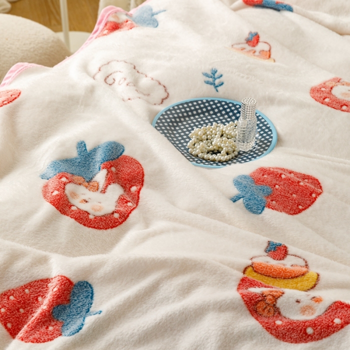 91家纺网 家纺一手货源 找家纺 慕尚2022新款雪花绒毛毯印花牛奶绒盖毯沙发午睡毯子草莓兔兔