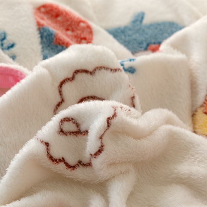 91家纺网 家纺一手货源 找家纺 慕尚2022新款雪花绒毛毯印花牛奶绒盖毯沙发午睡毯子草莓兔兔