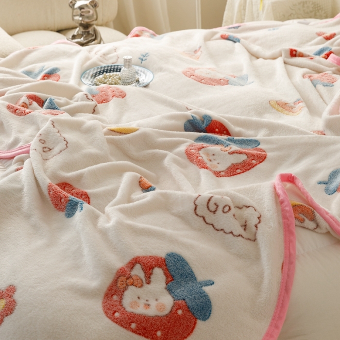 91家纺网 家纺一手货源 找家纺 慕尚2022新款雪花绒毛毯印花牛奶绒盖毯沙发午睡毯子草莓兔兔