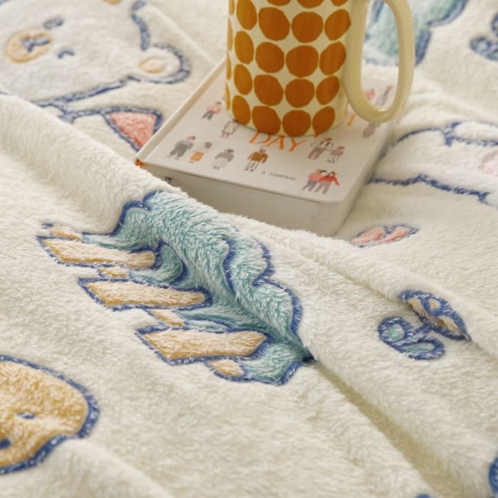 91家纺网 家纺一手货源 找家纺 慕尚2022新款雪花绒毛毯印花牛奶绒盖毯沙发午睡毯子动物巴士