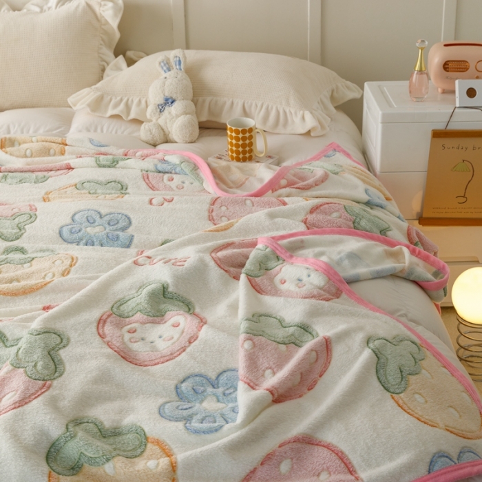 91家纺网 家纺一手货源 找家纺 慕尚2022新款雪花绒毛毯印花牛奶绒盖毯沙发午睡毯子甜甜草莓