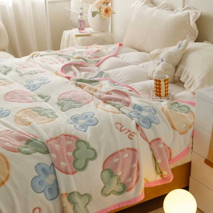 91家纺网 家纺一手货源 找家纺 慕尚2022新款雪花绒毛毯印花牛奶绒盖毯沙发午睡毯子甜甜草莓