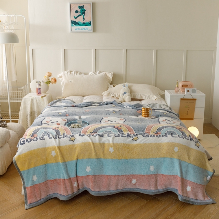 91家纺网 家纺一手货源 找家纺 慕尚2022新款雪花绒毛毯印花牛奶绒盖毯沙发午睡毯子幸运小熊