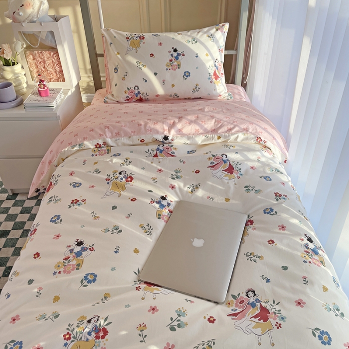 91家纺网 家纺一手货源 找家纺 千朵 2022新款正宗13372全棉学生三件套套装 梦幻格林