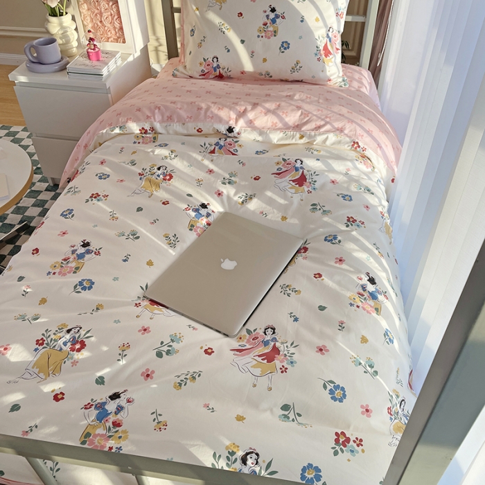 91家纺网 家纺一手货源 找家纺 千朵 2022新款正宗13372全棉学生三件套套装 梦幻格林