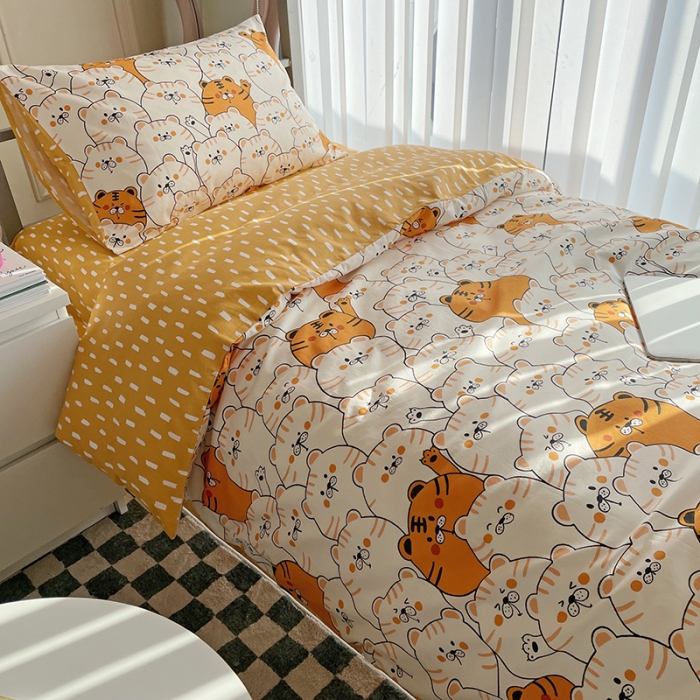 91家纺网 家纺一手货源 找家纺 千朵 2022新款正宗13372全棉学生三件套套装 小萌虎