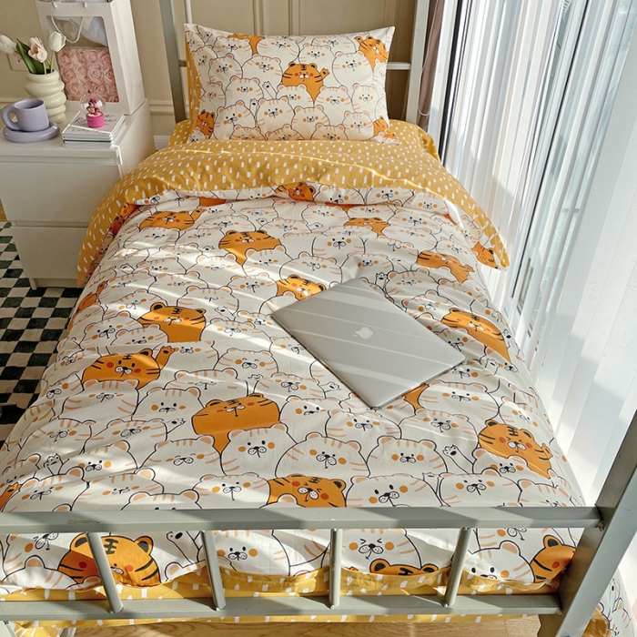 91家纺网 家纺一手货源 找家纺 千朵 2022新款正宗13372全棉学生三件套套装 小萌虎