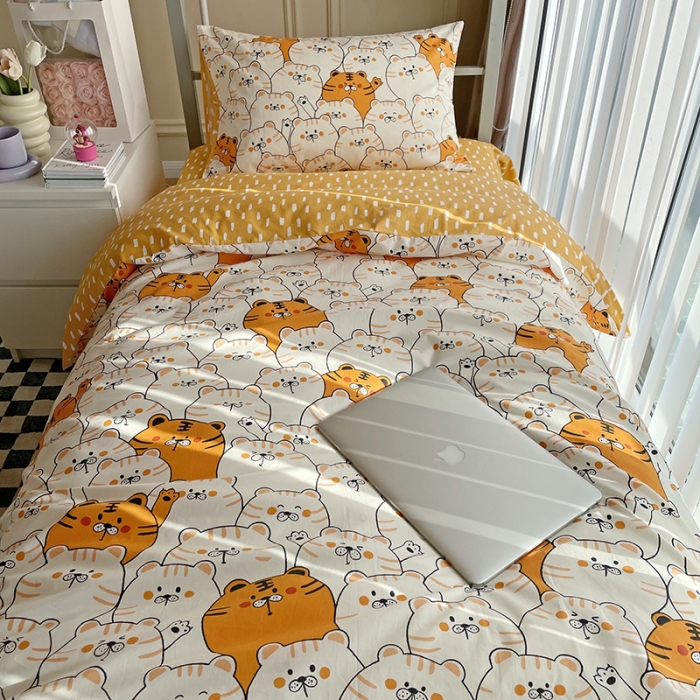 91家纺网 家纺一手货源 找家纺 千朵 2022新款正宗13372全棉学生三件套套装 小萌虎