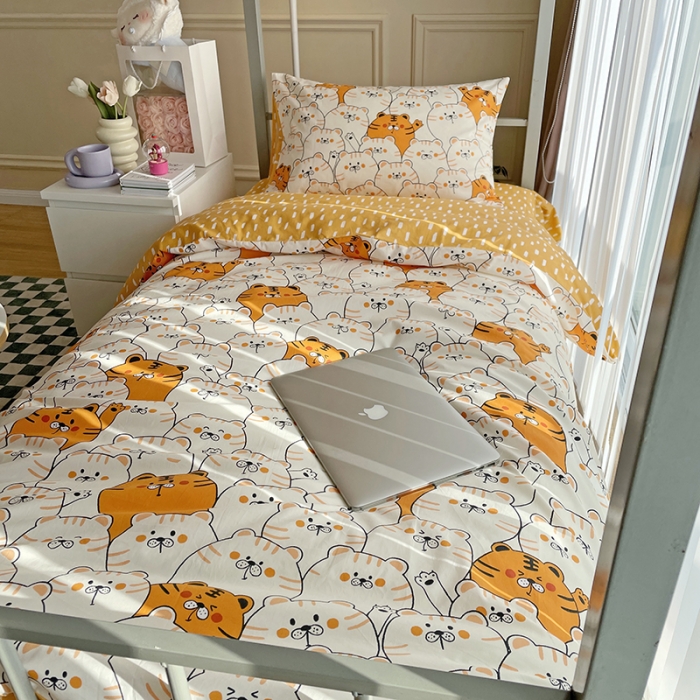 91家纺网 家纺一手货源 找家纺 千朵 2022新款正宗13372全棉学生三件套套装 小萌虎