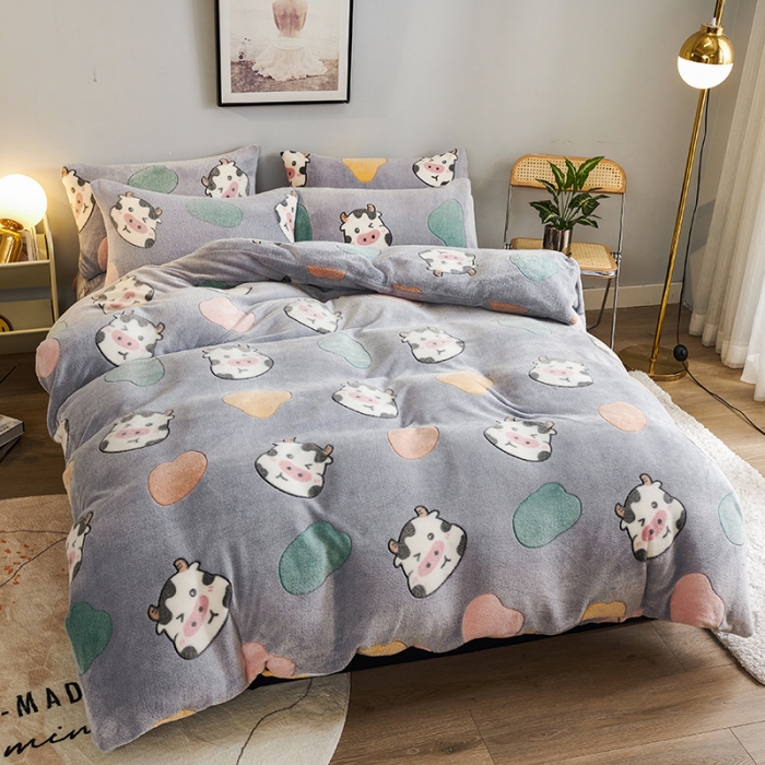 91家纺网 家纺一手货源 找家纺 被多多 2022新款雪花绒印花被套 奶牛灰