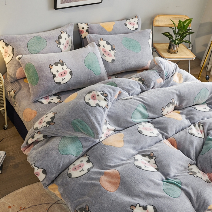 91家纺网 家纺一手货源 找家纺 被多多 2022新款雪花绒印花被套 奶牛灰