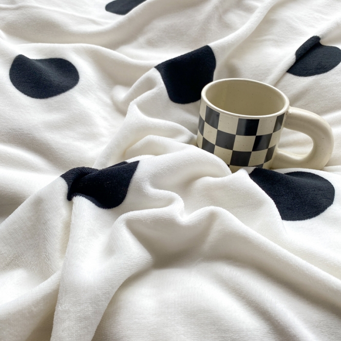 91家纺网 家纺一手货源 找家纺 西引力 2022新加厚印花小清新牛奶绒四件套法莱绒单被套直播 黑糖波点