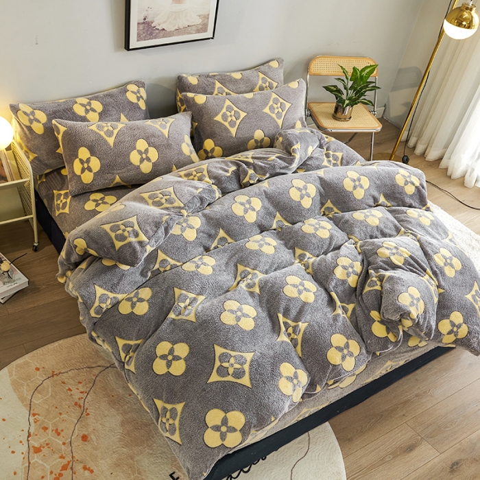 91家纺网 家纺一手货源 找家纺 被多多 2022新款雪花绒印花被套 四叶草