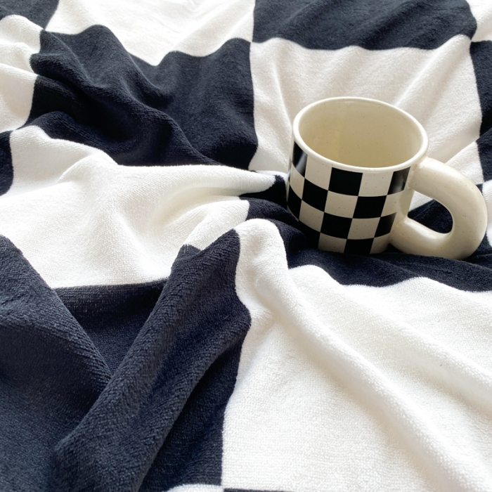 91家纺网 家纺一手货源 找家纺 西引力 2022新加厚印花小清新牛奶绒四件套法莱绒单被套直播 黑糖方砖