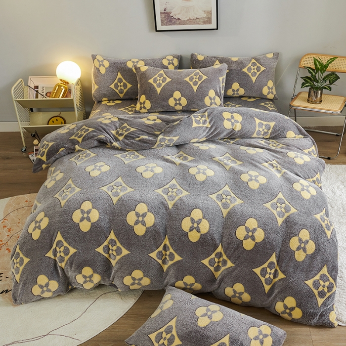 91家纺网 家纺一手货源 找家纺 被多多 2022新款雪花绒印花被套 四叶草