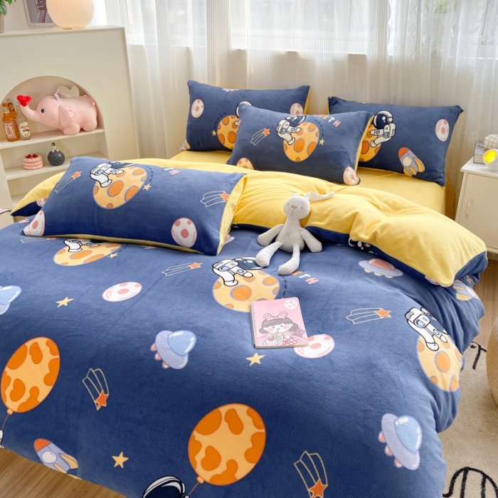 91家纺网 家纺一手货源 找家纺 西引力 2022新加厚印花小清新牛奶绒四件套法莱绒单被套直播 太空人