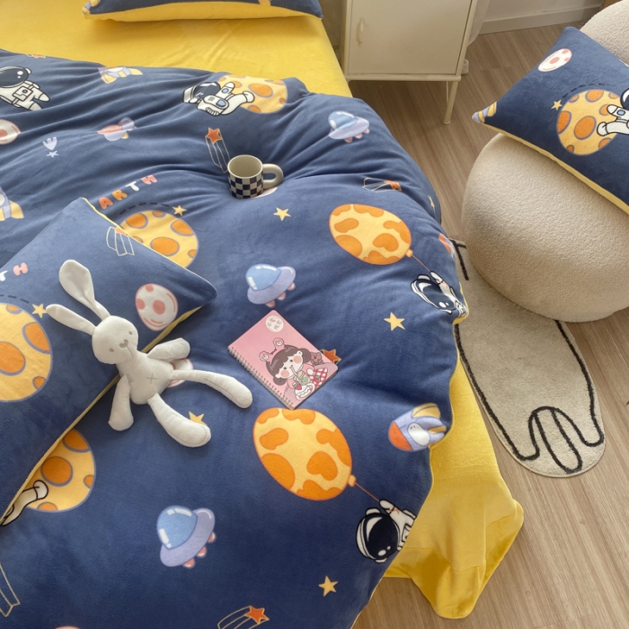 91家纺网 家纺一手货源 找家纺 西引力 2022新加厚印花小清新牛奶绒四件套法莱绒单被套直播 太空人