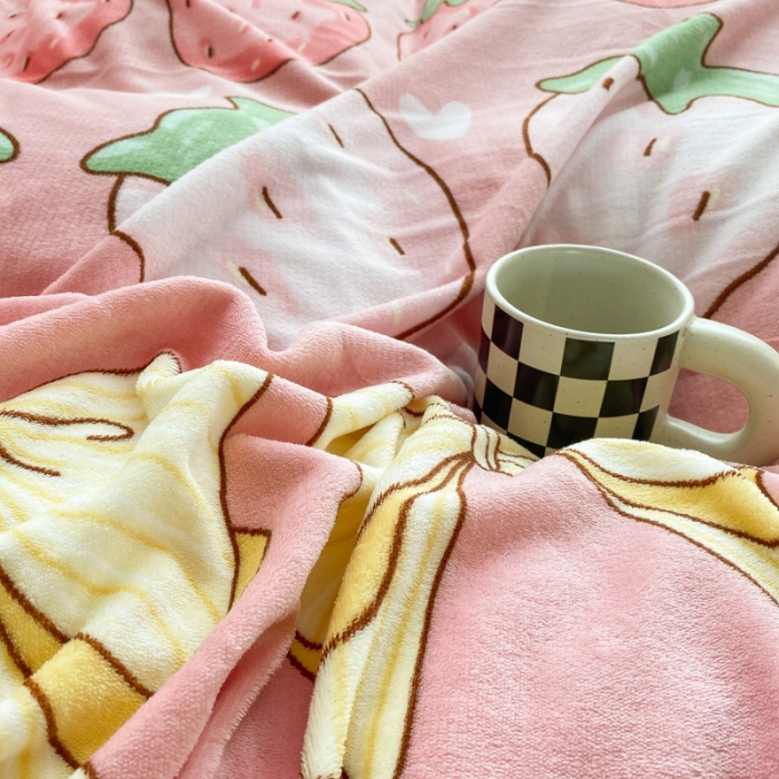 91家纺网 家纺一手货源 找家纺 西引力 2022新加厚印花小清新牛奶绒四件套法莱绒单被套直播 甜蜜蜜