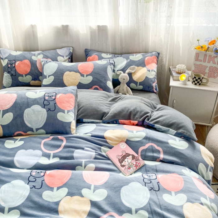 91家纺网 家纺一手货源 找家纺 西引力 2022印花小清新牛奶绒四件套法莱绒单被套 熊出没