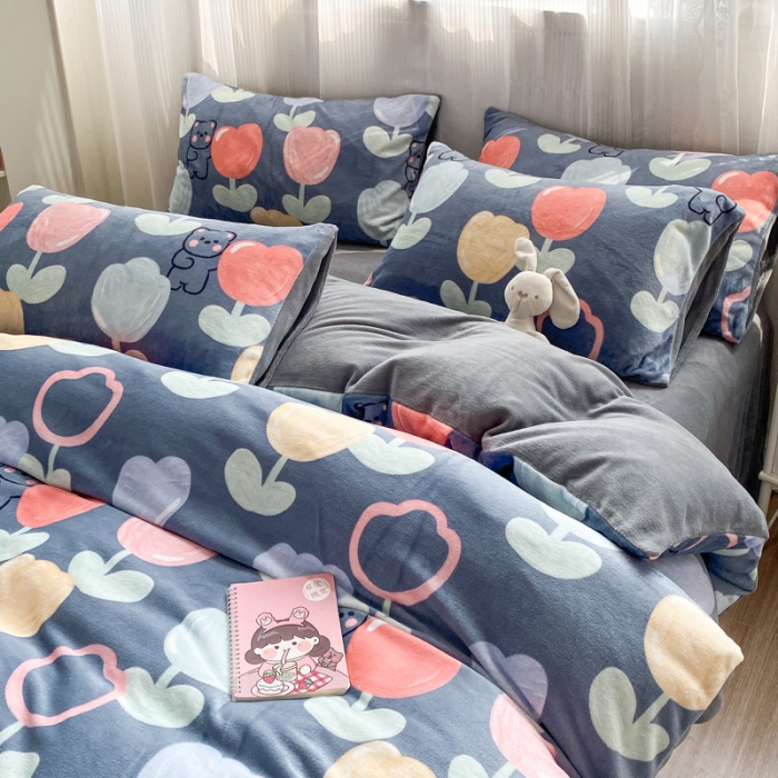 91家纺网 家纺一手货源 找家纺 西引力 2022印花小清新牛奶绒四件套法莱绒单被套 熊出没