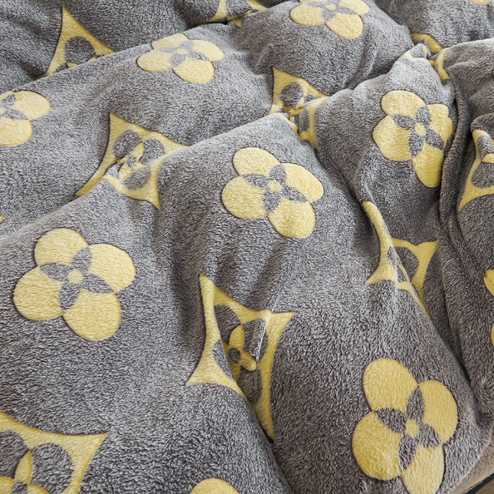 91家纺网 家纺一手货源 找家纺 被多多 2022新款雪花绒印花四件套 四叶草