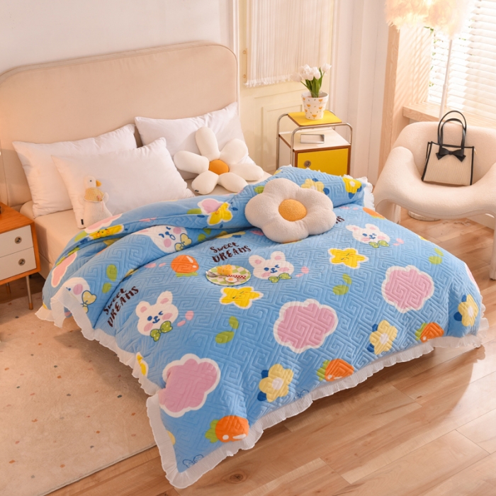 91家纺网 家纺一手货源 找家纺 2025新款牛奶绒印花夹棉花边 单品被套 爱心萌兔