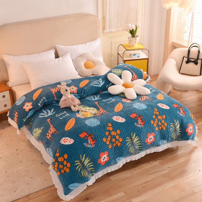 91家纺网 家纺一手货源 找家纺 2025新款牛奶绒印花夹棉花边 单品被套 动物乐园