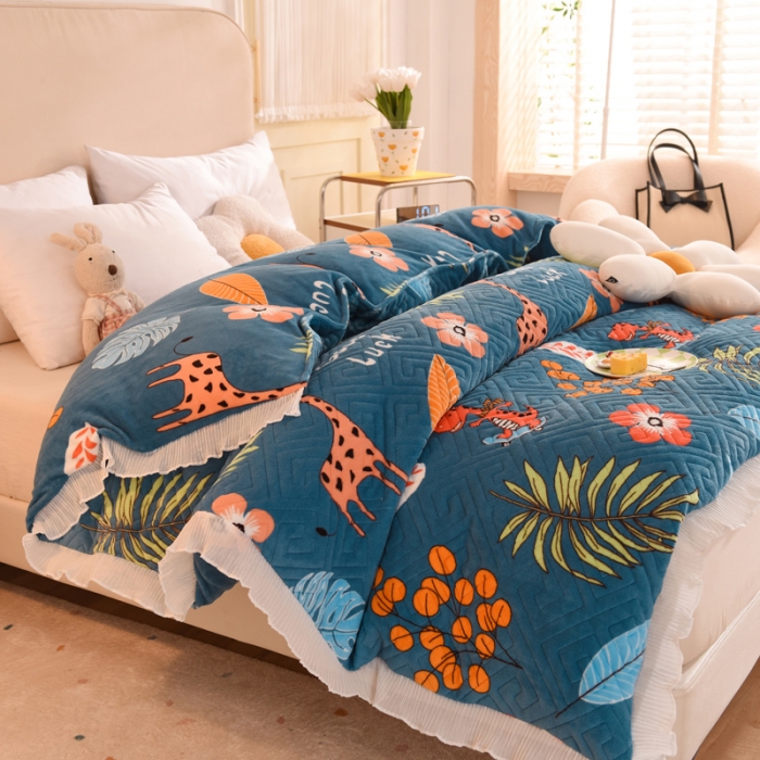 91家纺网 家纺一手货源 找家纺 2025新款牛奶绒印花夹棉花边 单品被套 动物乐园