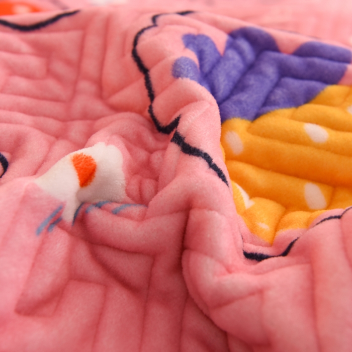 91家纺网 家纺一手货源 找家纺 2025新款牛奶绒印花夹棉花边 单品被套 粉红草莓