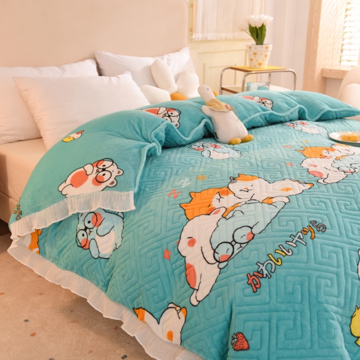 91家纺网 家纺一手货源 找家纺 2025新款牛奶绒印花夹棉花边 单品被套 乖乖熊