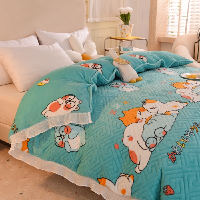 91家纺网 家纺一手货源 找家纺 2025新款牛奶绒印花夹棉花边 单品被套 乖乖熊