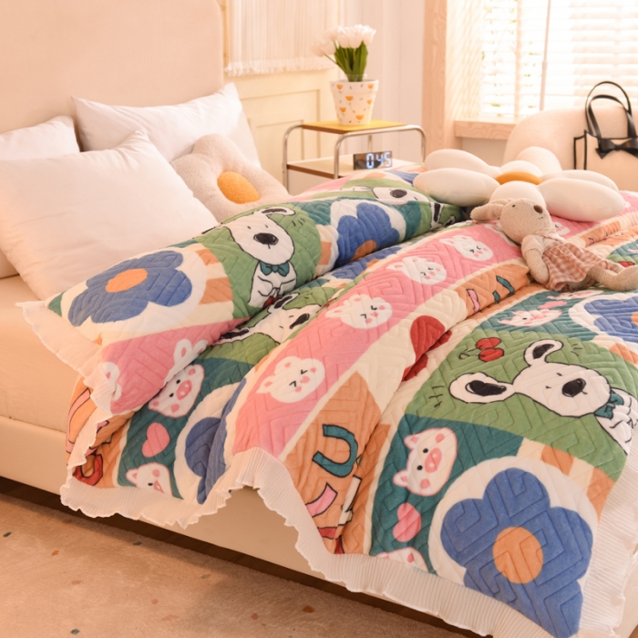 91家纺网 家纺一手货源 找家纺 2025新款牛奶绒印花夹棉花边 单品被套 萌宠跳跳