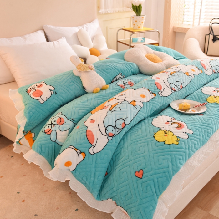 91家纺网 家纺一手货源 找家纺 2025新款牛奶绒印花夹棉花边 单品被套 乖乖熊