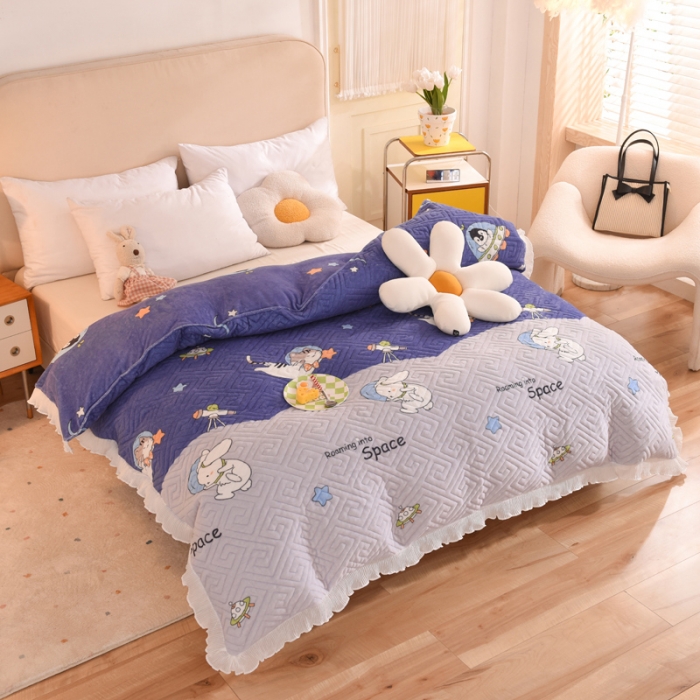 91家纺网 家纺一手货源 找家纺 2025新款牛奶绒印花夹棉花边 单品被套 喵星球