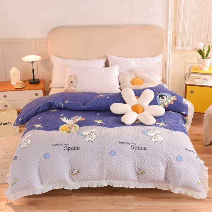 91家纺网 家纺一手货源 找家纺 2025新款牛奶绒印花夹棉花边 单品被套 喵星球