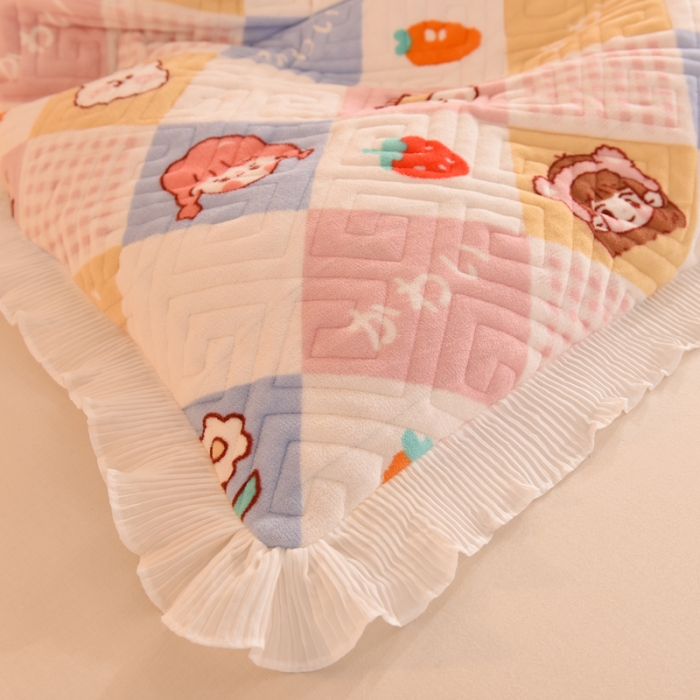 91家纺网 家纺一手货源 找家纺 2025新款牛奶绒印花夹棉花边 单品被套 诗雨恋人