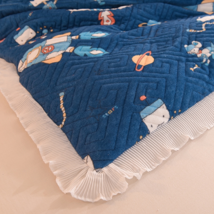 91家纺网 家纺一手货源 找家纺 2025新款牛奶绒印花夹棉花边 单品被套 太空机器人北卡蓝