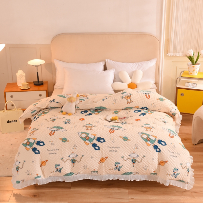 91家纺网 家纺一手货源 找家纺 2025新款牛奶绒印花夹棉花边 单品被套 太空机器人米白