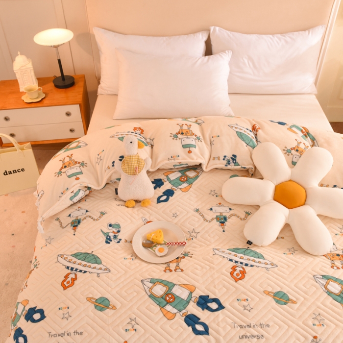 91家纺网 家纺一手货源 找家纺 2025新款牛奶绒印花夹棉花边 单品被套 太空机器人米白