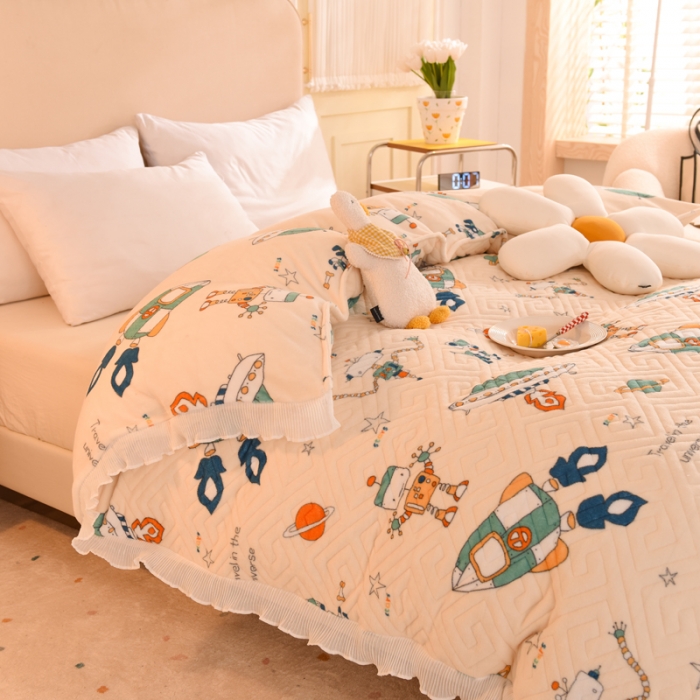 91家纺网 家纺一手货源 找家纺 2025新款牛奶绒印花夹棉花边 单品被套 太空机器人米白