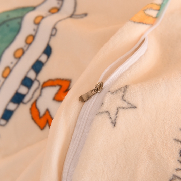 91家纺网 家纺一手货源 找家纺 2025新款牛奶绒印花夹棉花边 单品被套 太空机器人米白