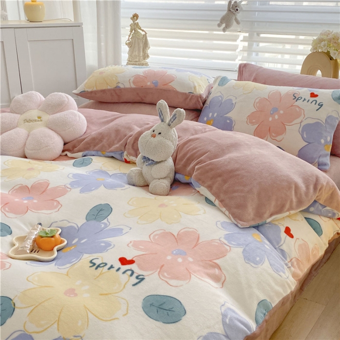 91家纺网 家纺一手货源 找家纺 古吉梦 2022年新款牛奶绒印花四件套 花梦