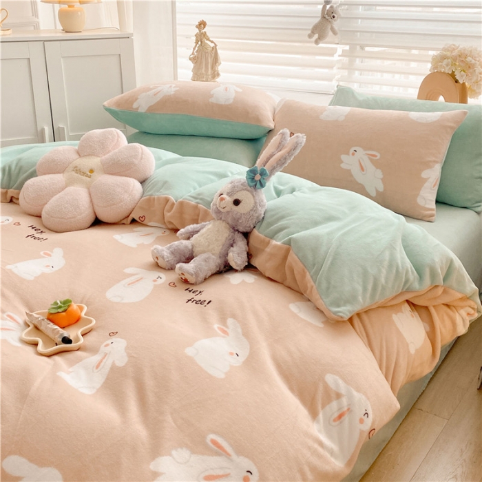 91家纺网 家纺一手货源 找家纺 古吉梦 2022年新款牛奶绒印花四件套 咪兔