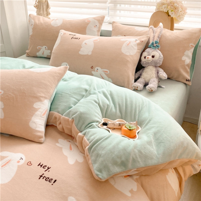 91家纺网 家纺一手货源 找家纺 古吉梦 2022年新款牛奶绒印花四件套 咪兔