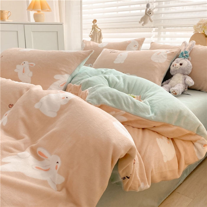 91家纺网 家纺一手货源 找家纺 古吉梦 2022年新款牛奶绒印花四件套 咪兔