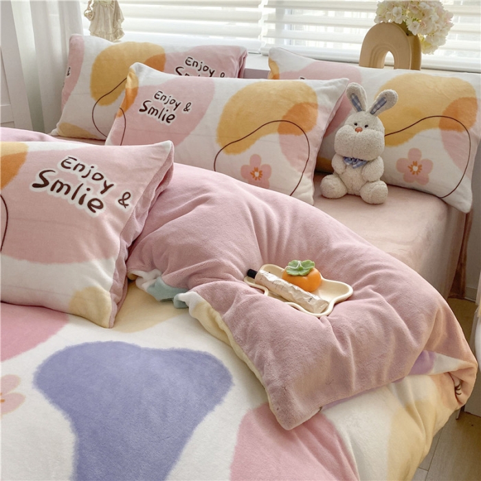 91家纺网 家纺一手货源 找家纺 古吉梦 2022年新款牛奶绒印花四件套 七彩石