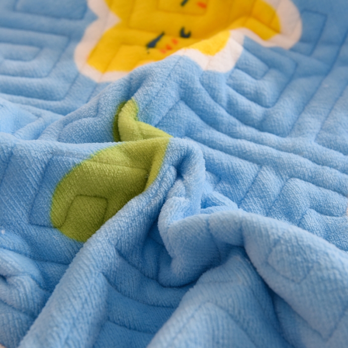 91家纺网 家纺一手货源 找家纺 2025新款牛奶绒印花夹棉花边 单品床盖 爱心萌兔