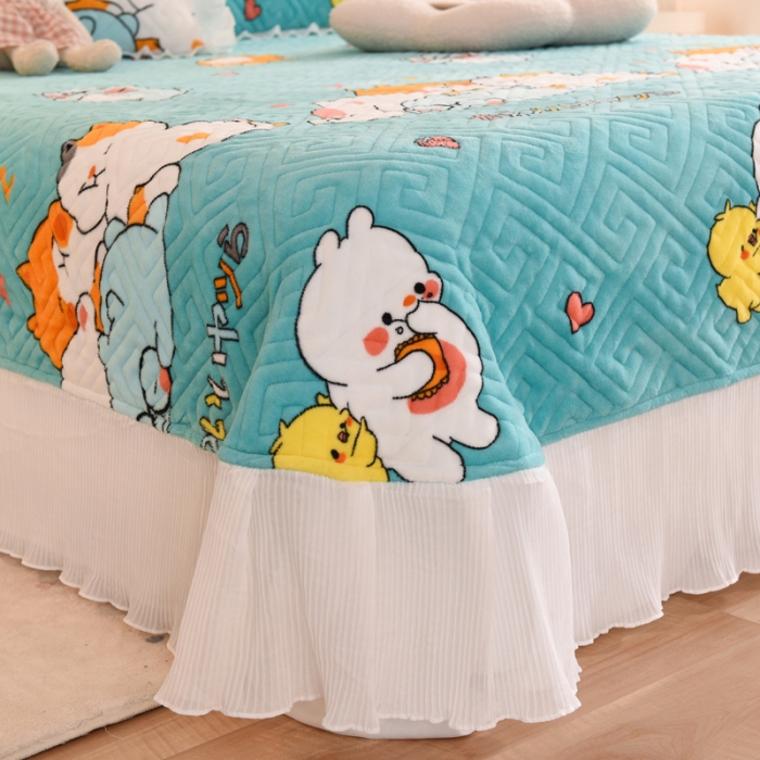 91家纺网 家纺一手货源 找家纺 2025新款牛奶绒印花夹棉花边 单品床盖 乖乖熊