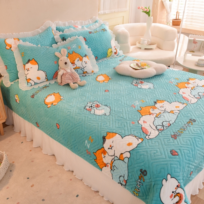 91家纺网 家纺一手货源 找家纺 2025新款牛奶绒印花夹棉花边 单品床盖 乖乖熊